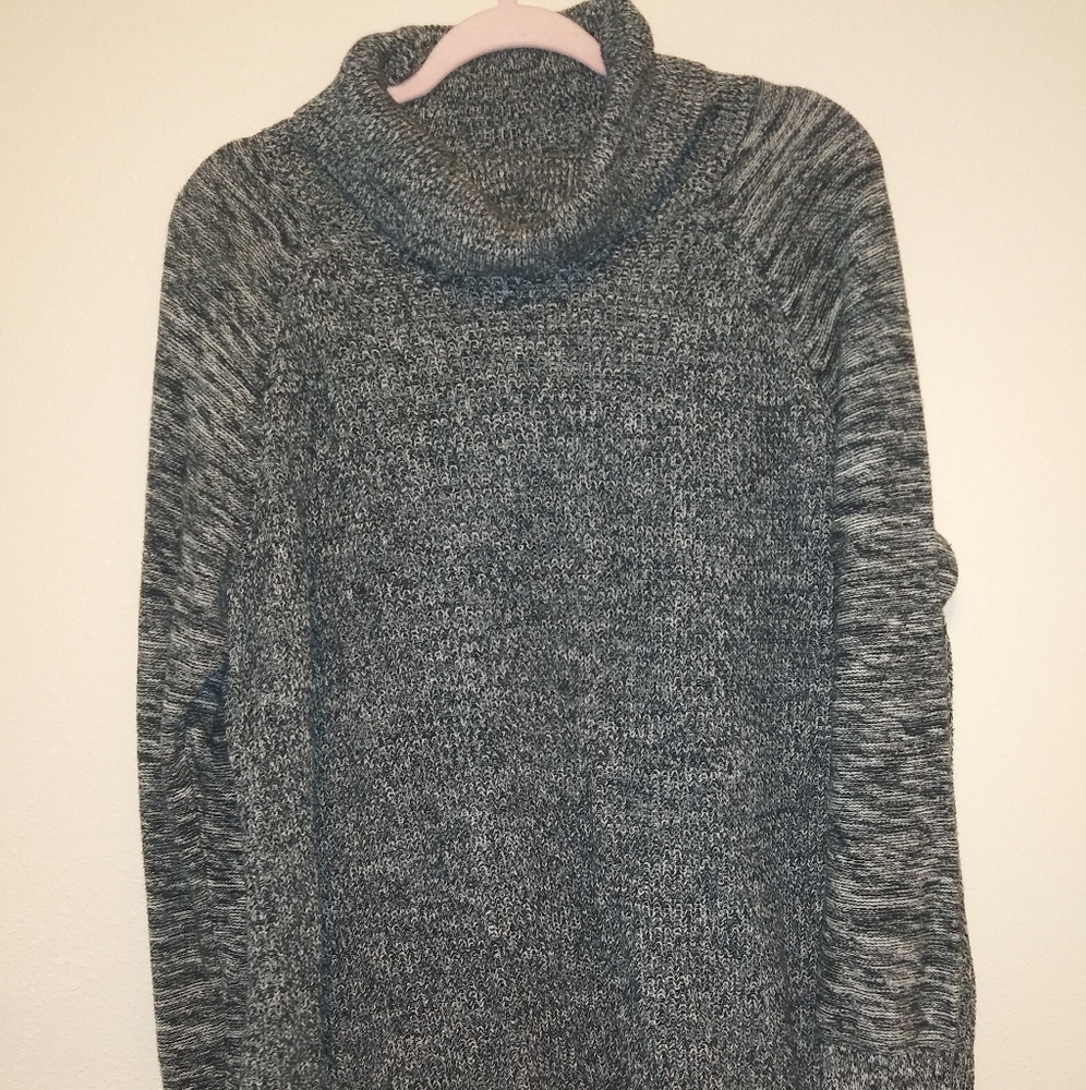 WOMEN'S SWEATER